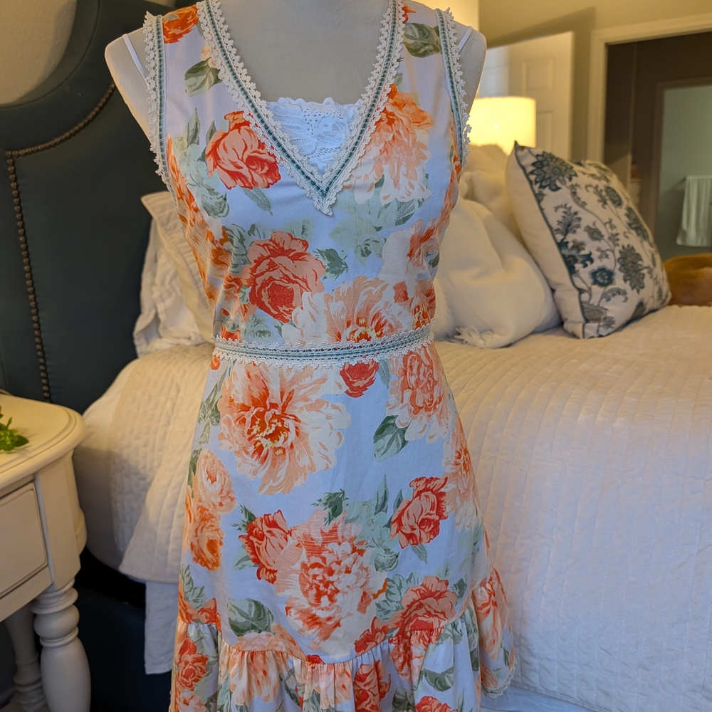 Alice + Olivia Floral V-Neck Mini Dress - Picture 9 of 16